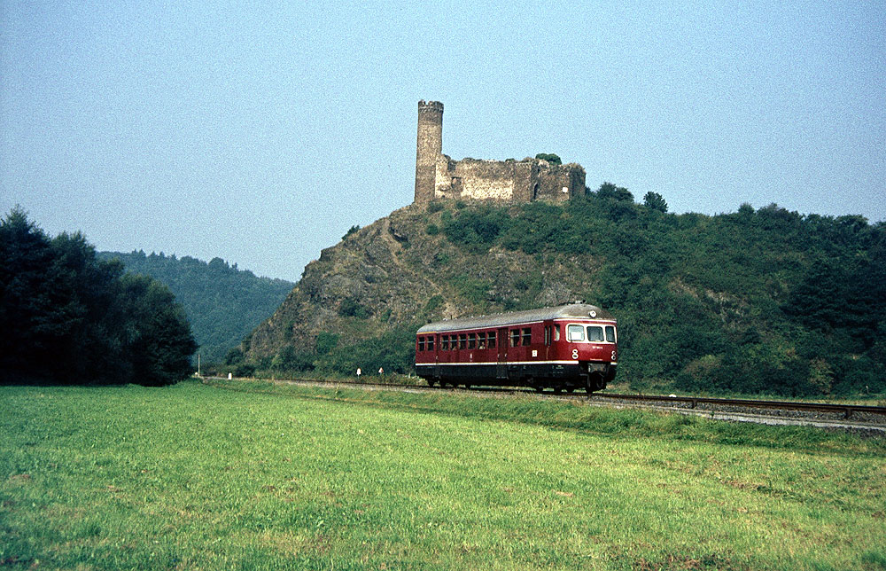 https://www.eisenbahnfotograf.de/datei/September 1981/1170208 DB 517003 Aardeck 10.9.1981 N5662.jpg